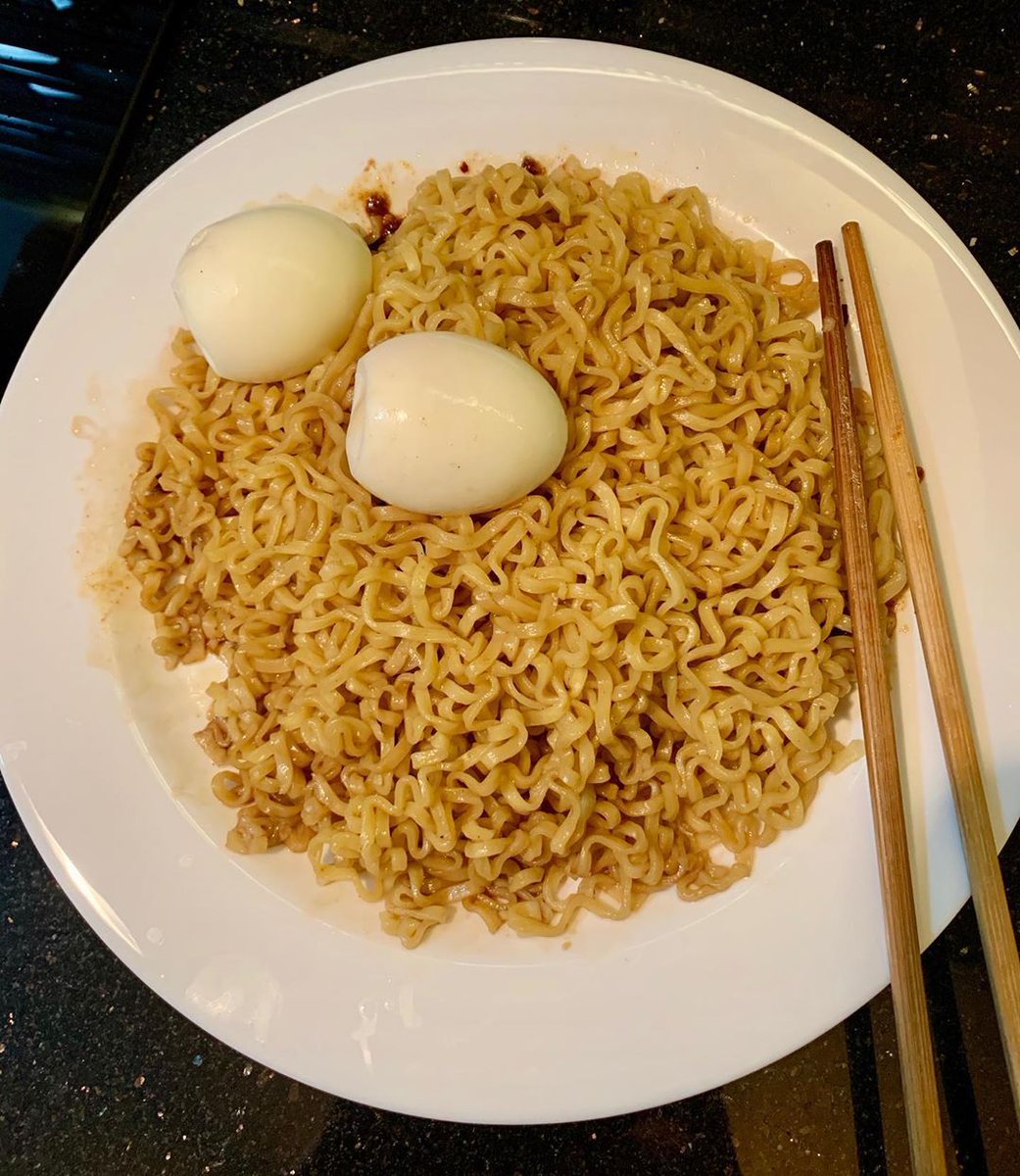 iteyoupone's tweet photo. pancit canton, anyone? https://t.co/vH9HMHc73s