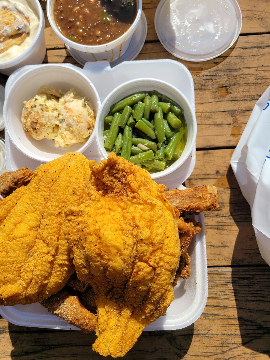 soulfoodscholar's tweet photo. I got an EPIC amount of food today at @KeesLoaded: #friedcatfish, #beefribs #chickenwings🍗, #friedporkchops, #bakedbeans, #greenbeans, #potatosalad, #corncobs, #dinnerroll, #mintjulep #lemonade, and #bananapudding. Next time I'm in #pdx I'll bring a crowd! @travelportland https://t.co/KIUHGo4LbF