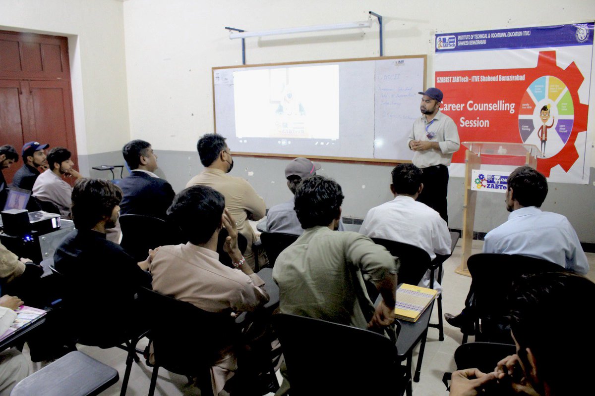 SzabistZabtech's tweet photo. #SZABISTZABTechiTVE Shaheed Benazirabad organized an #OrientationSession for newly inducted Batch DIT-73 wherein students were briefed about #AcademicSystem of #ZABTech &amp; #employmentfacilitations. 
The session remained fully an interactive, attended by student’s parents as well. https://t.co/KlEmz6plzu