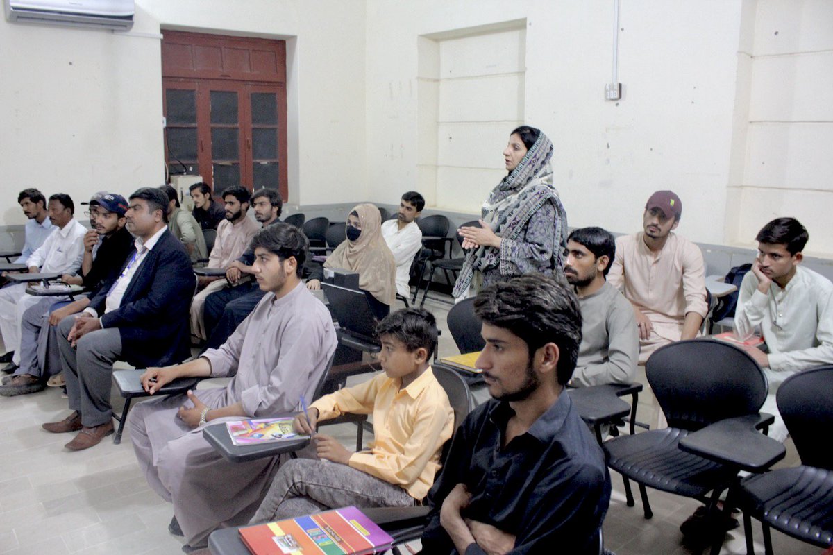 SzabistZabtech's tweet photo. #SZABISTZABTechiTVE Shaheed Benazirabad organized an #OrientationSession for newly inducted Batch DIT-73 wherein students were briefed about #AcademicSystem of #ZABTech &amp; #employmentfacilitations. 
The session remained fully an interactive, attended by student’s parents as well. https://t.co/KlEmz6plzu