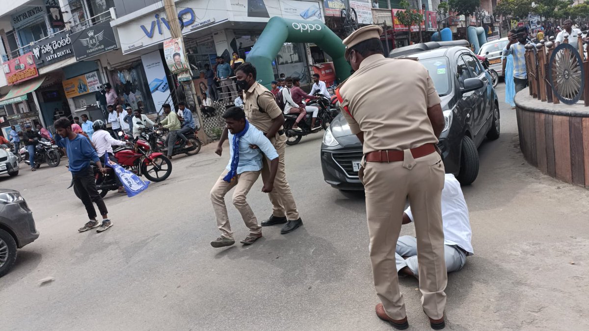 Naresh63616939's tweet photo. #RSP4UnemployedYouth
#BSP4UnemplyedYouth
#BSP4Transparency
#RSP4Transparency
#CancelGroup1
#CancelTSPSC
#RSPHungerStrike
#TSPSCLeaks
#KCRFailedTelangana https://t.co/AI4vpWM0n7