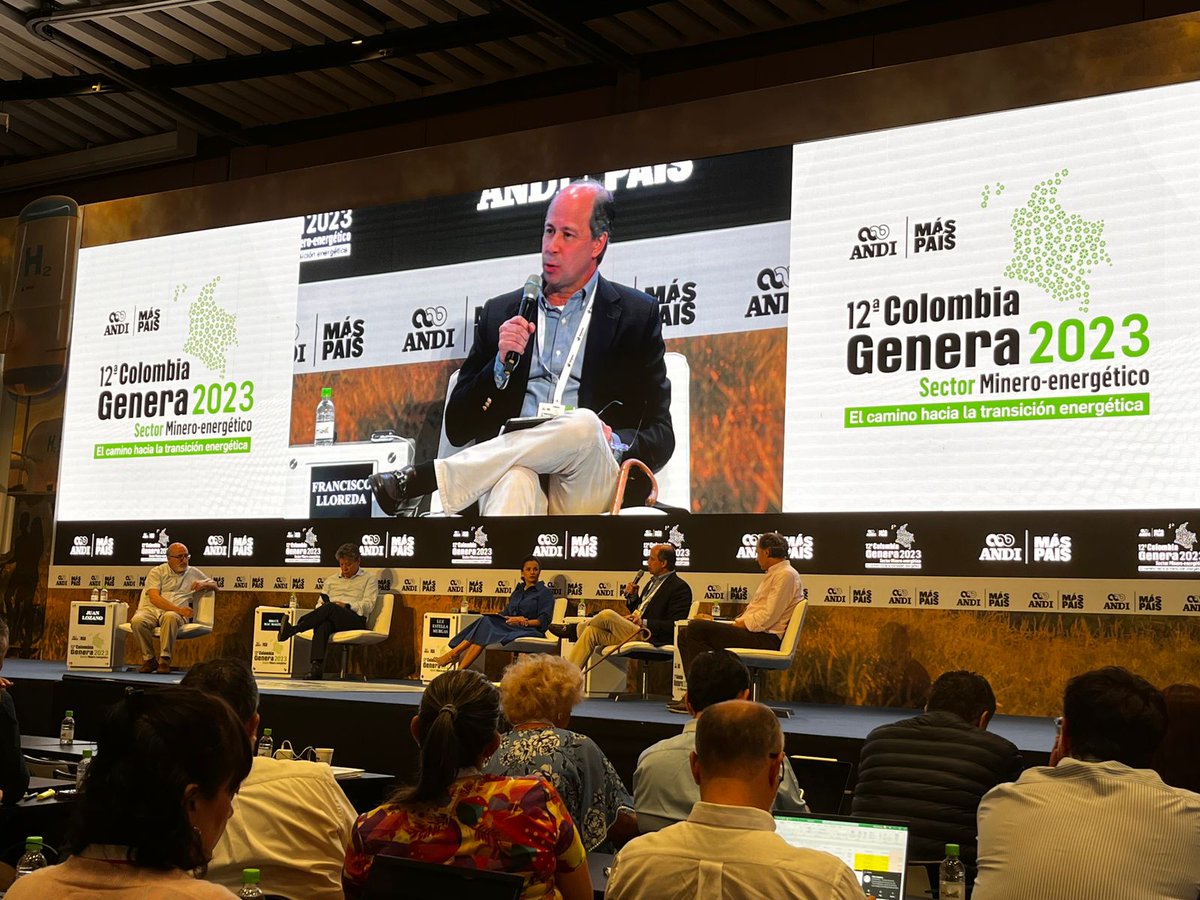 ACP_Colombia's tweet photo. El presidente de @ACP_Colombia @FcoLloreda calificó como positiva la unificación de criterios al interior del Gobierno con relación a la transición energética. En el #ComunicadoACP les contamos más detalles de su intervención en #ColombiaGeneraANDI ➡️ https://t.co/hH5eufnXjN https://t.co/BpVeAXFl9n