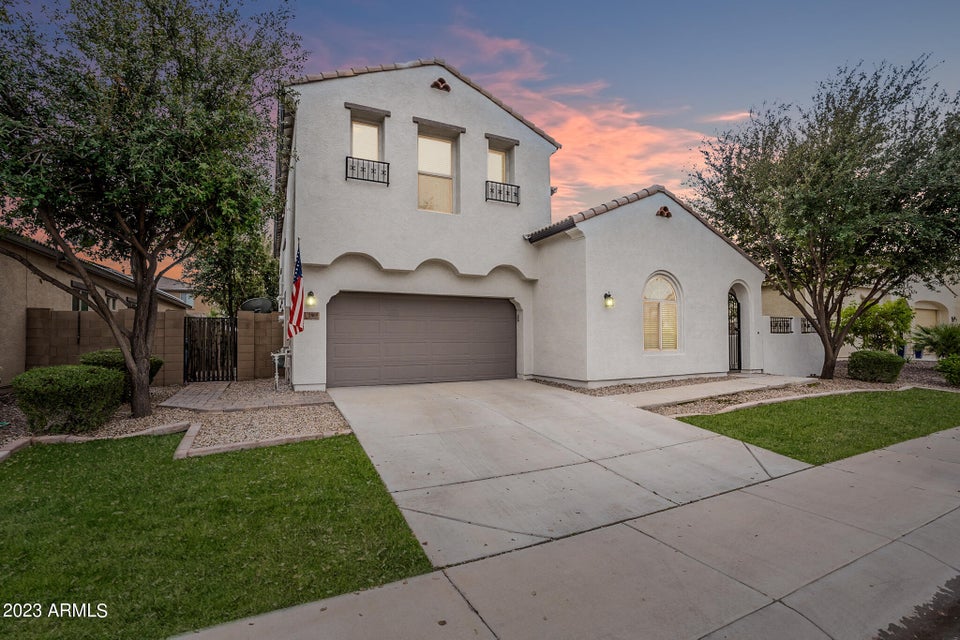 AZLuxPartners's tweet photo. Congratulations to our client on the purchase of their investment property in Gilbert for $722,700.
Looking to buy, sell, or invest? Contact our team today: 480.766.1515 | info@azluxurypartners.com | https://t.co/qHJRiL4SF9. https://t.co/xaBfTh8dhE