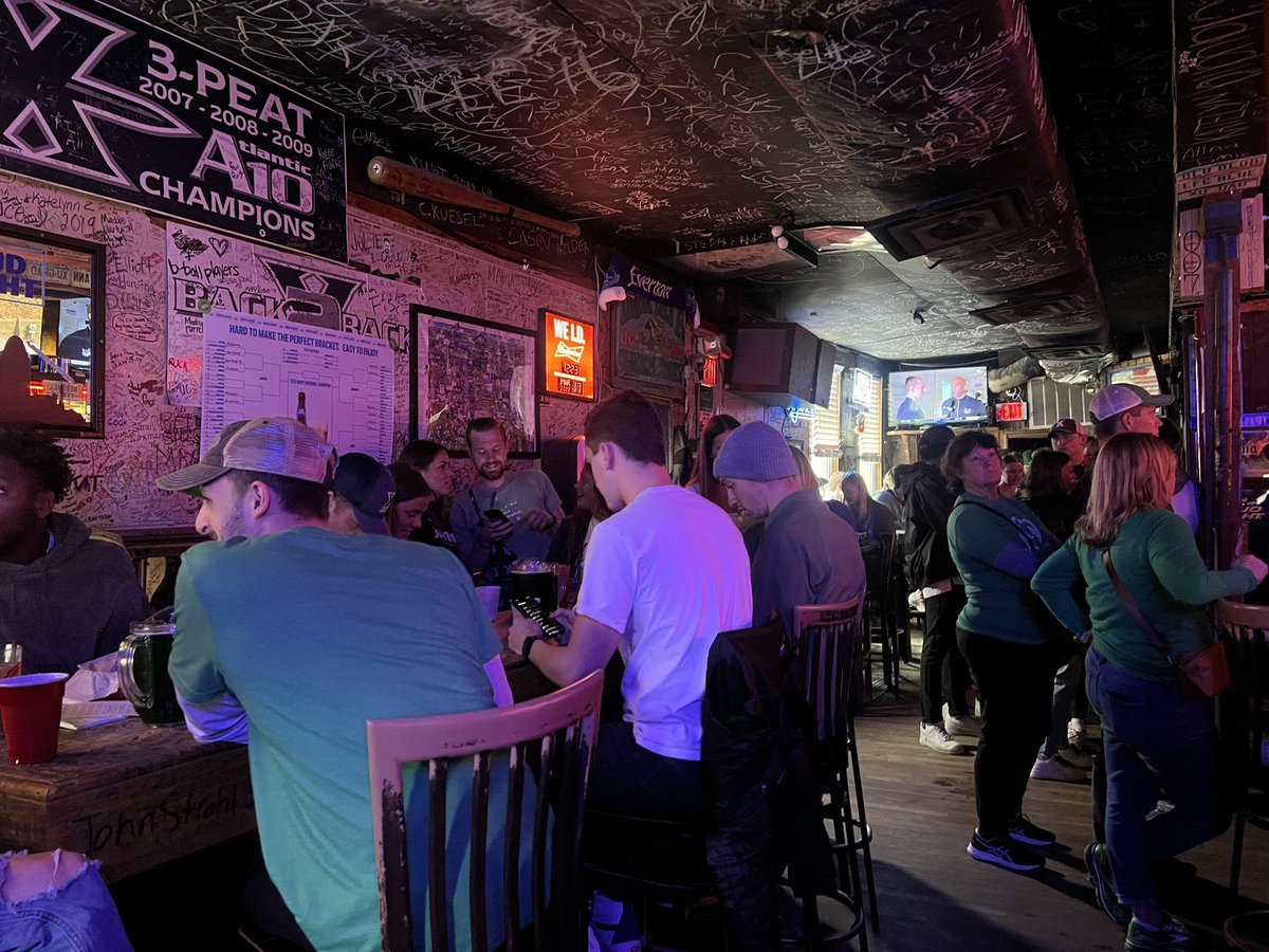 OttilieMadeline's tweet image. #XAVIER fans! How are we feeling?! We’re camped out to watch the game with you at THE Xavier bar: Dana Gardens! Live later tonight with reaction to the game 🏀@WCPO