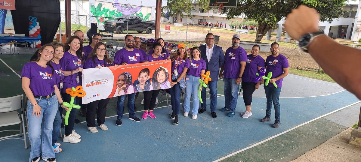 Daixa's tweet image. ¡Espectacular!😍 ¡Gracias a todos!🙏💕Operation Warm y FedEx donaron 270 pares de tenis y medias a los estudiantes de Niñez Temprana de #JSQ  Somos una comunidad, al servicio de su gente. &quot;Caminante no hay camino, se hace camino al andar&quot;✨️A.M. #EscuelaAOtroNivel…