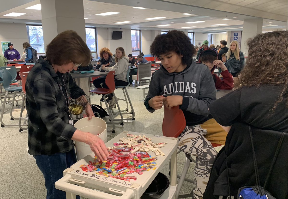 SrBobola's tweet photo. We ended the 3rd 9 weeks on St. Patrick’s Day with some fun thanks to the Culture Club. Gold coins for candy! It was a good day! 😀 https://t.co/qN1aqGlE0C