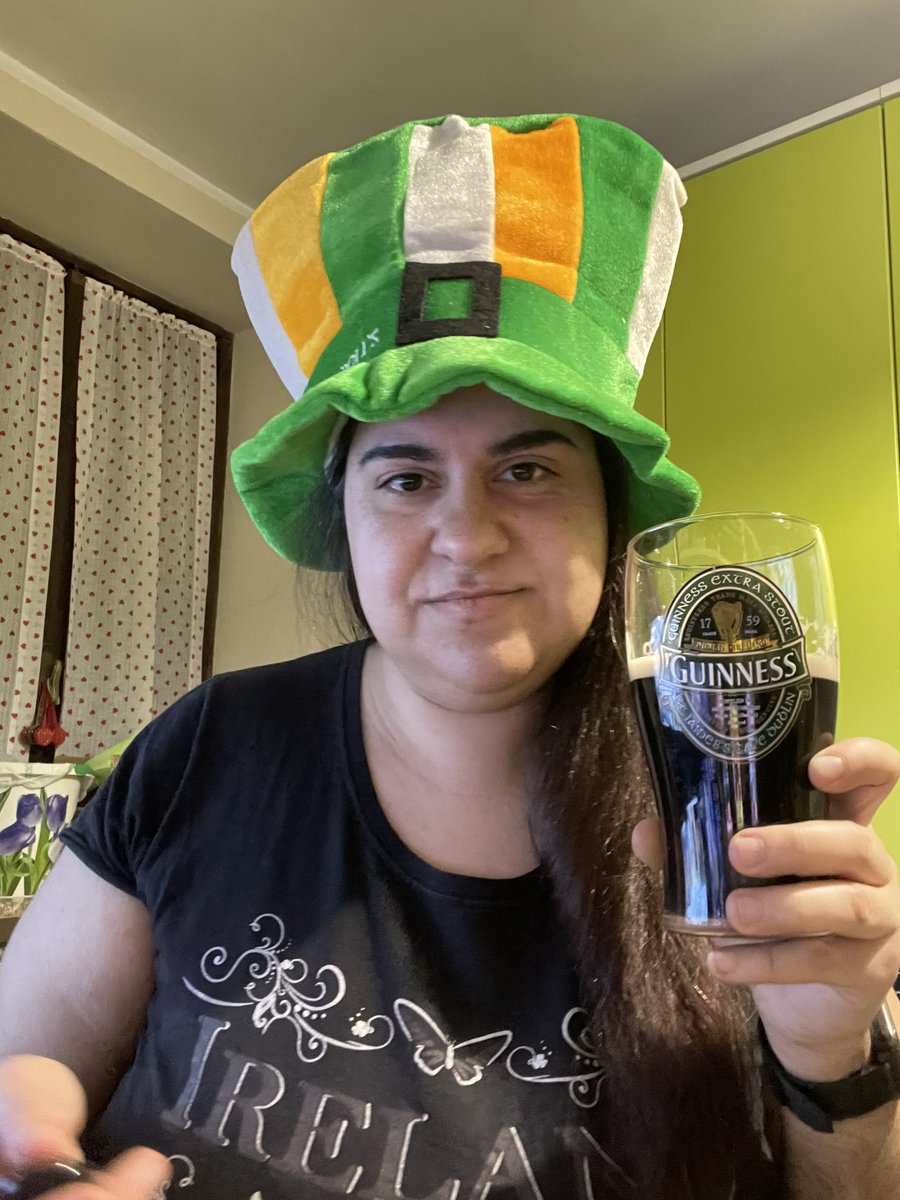 roberta39sara88's tweet photo. Sláinte 🍻☘️💚🤍🧡🍺 Happy’s Paddy’s day @westlifemusic @MarkusFeehily @KianEganWL @ShaneFilan @NickyByrne #Ireland #StPatrickDay #pint #Guinness @GuinnessIreland @NiallOfficial @GoToIrelandCA @JamesPatrice @TourismIreland @Brooke_Scullion #irishflag #irelandlover #March17  may god bless you all ❤️☘️