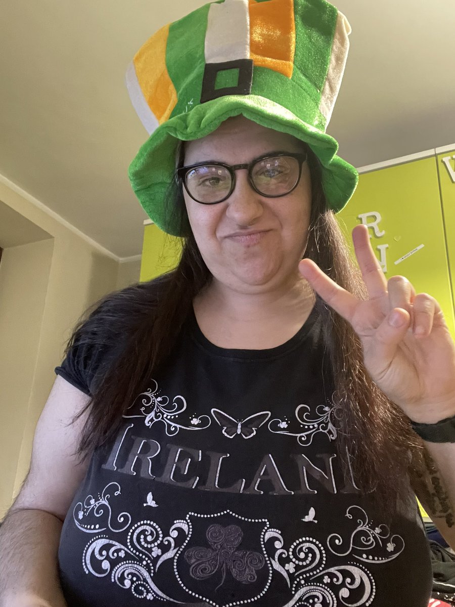 roberta39sara88's tweet photo. Sláinte 🍻☘️💚🤍🧡🍺 Happy’s Paddy’s day @westlifemusic @MarkusFeehily @KianEganWL @ShaneFilan @NickyByrne #Ireland #StPatrickDay #pint #Guinness @GuinnessIreland @NiallOfficial @GoToIrelandCA @JamesPatrice @TourismIreland @Brooke_Scullion #irishflag #irelandlover #March17  may god bless you all ❤️☘️