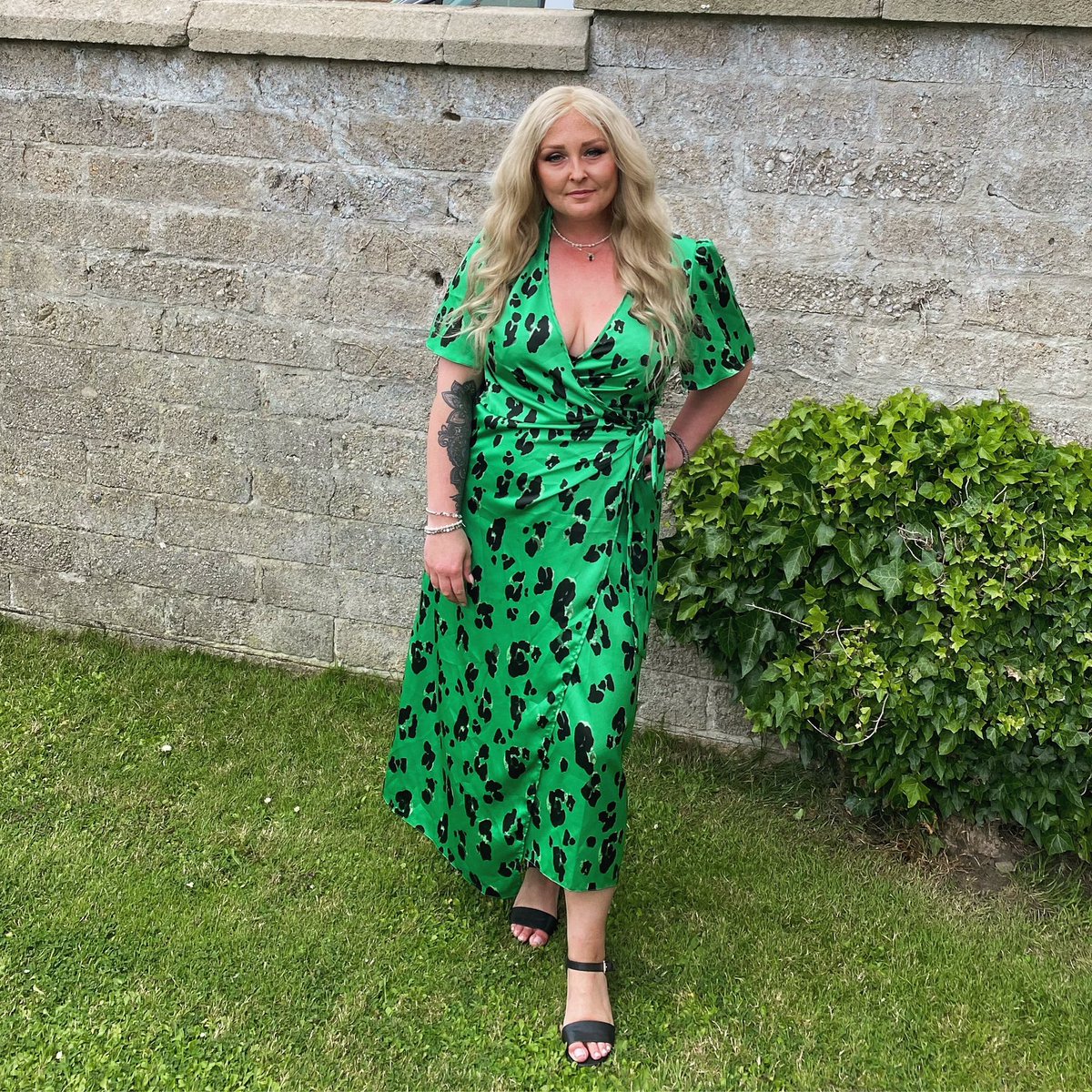 larkandlily's tweet image. Happy st paddy’s day. Apart from black, green is one of my fave colours 💚.
*I do not look this glam right now 🤣☘️
#green #midsizestyle #glam #weekendvibes #stpaddysday #Celtic #scottishlass #leopard #FridayVibes