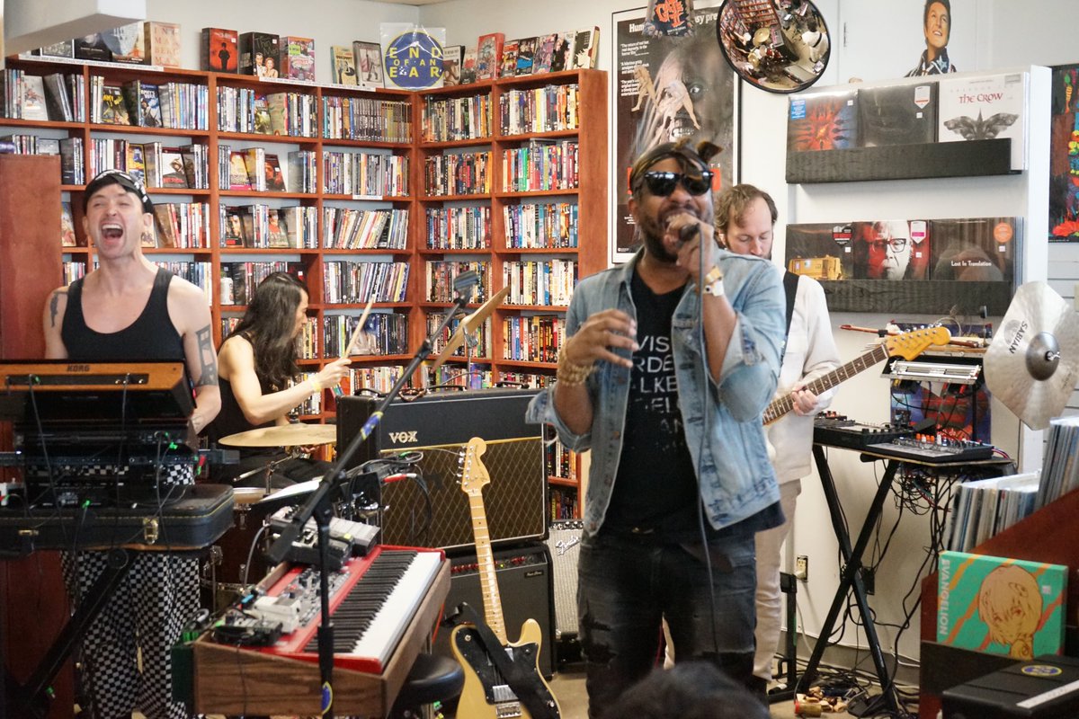 matadorrecords's tweet image. Algiers, @endofanear 3/17/23 @AlgiersMusic #shook @sxsw