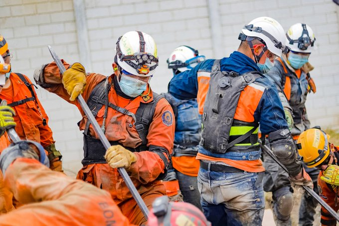 LaPagina's tweet photo. #Nacionales I Como parte del Curso de Rescate en Estructuras Colapsadas (CRECL) Nivel Liviano, 14 elementos del #EquipoTácticoOperativo y 14 elementos del Cuerpo de @BomberosSV realizaron prácticas finales en la base de  @PROCIVILSV , en Nejapa.

#CRECL
#Nejapa https://t.co/bny4Fm5XYg