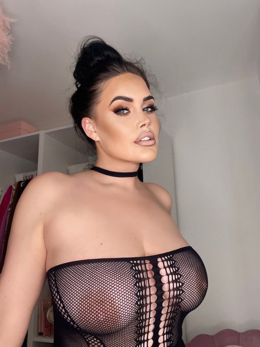 Do you like fishnet lingerie? 🙊 https://t.co/zyvCykNo4I