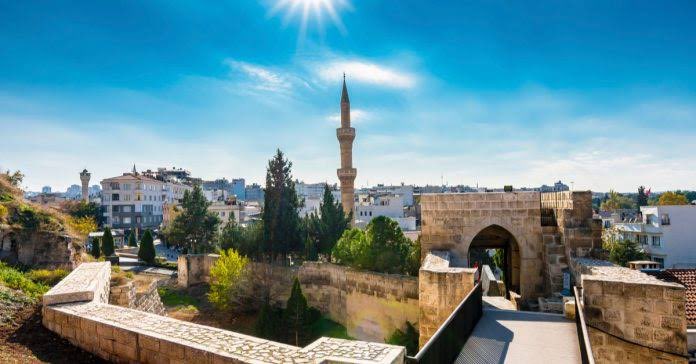 Yine doğacak Güneşimiz, 
Yine yeşerecek ağaçlarımız,
Yine gezip eğleneceğiz Tarih kokan sokaklarda. Tekrardan o güzel günlere döneceğiz.  #Gaziantep❤️🖤