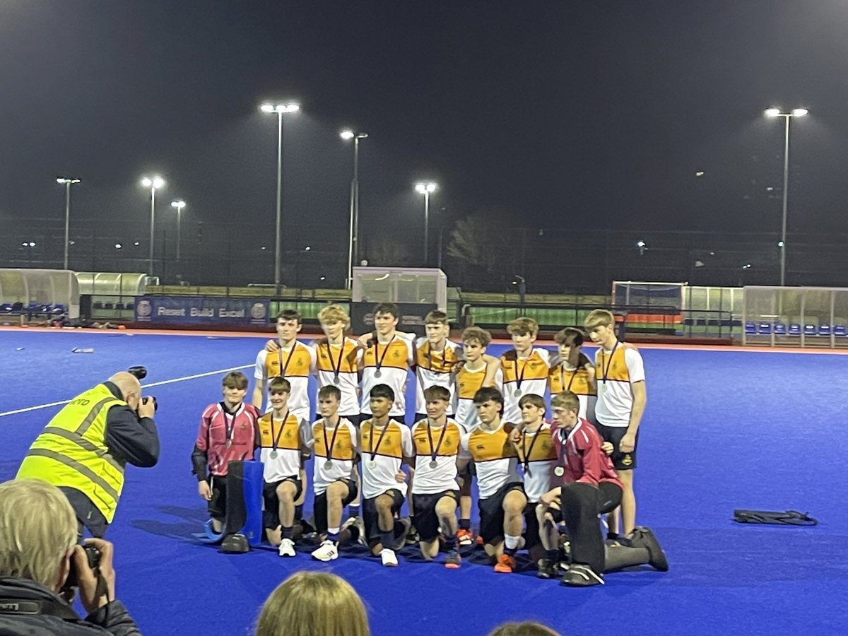 DMarkLauder's tweet photo. Great U18 Scottish Cup Final tonight at #Peffermill @ScottishHockey 1st XI magnificent but went down 1-0 to a class @Fettes_Sport side - congratulations to themπππ but proud of my @StrathallanSchl players -spectators too! #iloveboarding (2 @BSAboarding schools in final too!π) https://t.co/JvQJnPK9PM