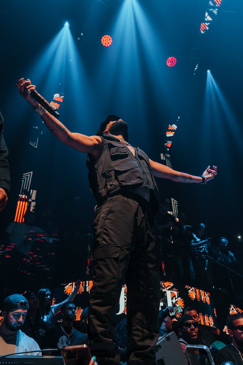 oscaarm's tweet photo. Haciéndole foticos a @ArcangelPrrra https://t.co/IkA7H3ZVRP