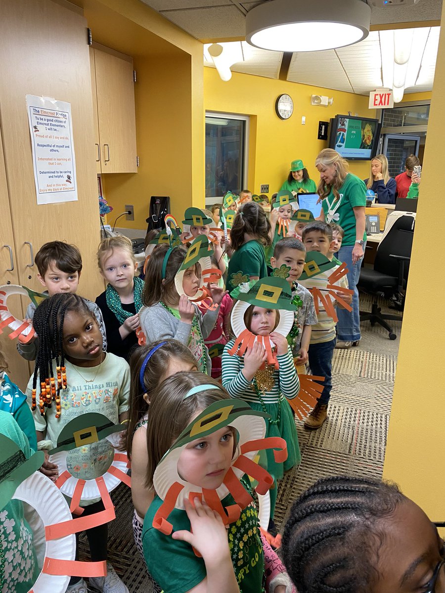 DDValentineEE's tweet photo. St. Patrick’s Day in a K-2 building is amazing! #BestDayEver https://t.co/tfnTy9bro2