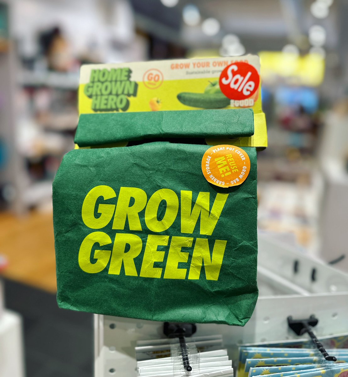 MakeVancouver's tweet photo. Happy #StPatricksDay 🍀

Speaking of the green, we 💚 this sustainable #GrowGreen kit that teaches the art of growing sustainably. Comes with a Tips and Tricks booklet, 8 compostable pots, a bamboo trowel and all packed in a reusable eco-friendly bag! 

#getitatMAKE https://t.co/6ADJq8PGz9