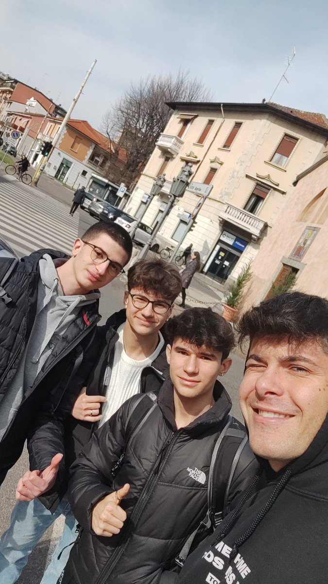 incontro alquanto esotico condito con faccia da culo da fan accanito. 
#graziealedellagiusta🤘🤘