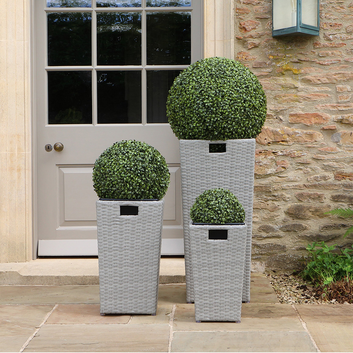 Already planning what I'm going to plant in here🌻 

📸Monaco Stone-Nested Planters 

What's your favourite flower? 

#outdoorliving #furniture #lgoutdoor #diningset