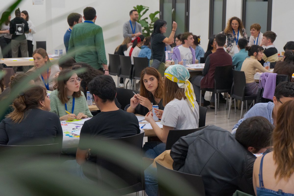 FBSabadell's tweet photo. Fin del 1r día de #HackatonArteImpactoSocial 🙌Hemos trabajado con design thinking a través de baile, pintura y debate junto a @kubbocompany #jumptheline @CamaraCivica y mentores de @bancosabadell @fundacionexit @somosLaJoven #fundacionesporelclima @dynamisRRHH y @OpenValueFound https://t.co/NLTNvYoEjd