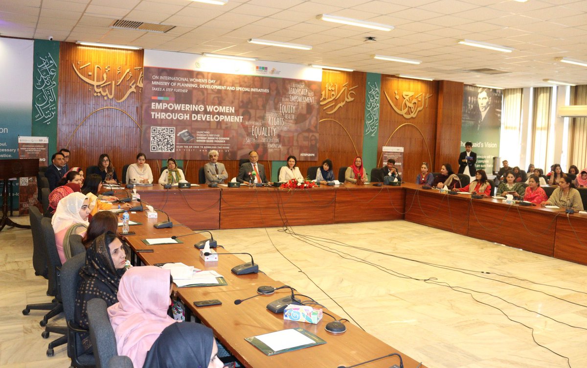 CGMediaPvt's tweet photo. Ministry of Planning has launched #CitizensGuide to Counter in response to the country's low conviction rate for GBV. One of the reasons for this is lack of awareness & knowledge among citizens regarding their rights and the steps they need to take.@betterpakistan https://t.co/rN6W73ERKQ