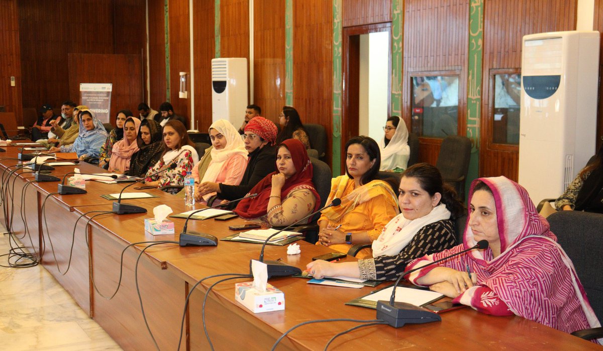 CGMediaPvt's tweet photo. Ministry of Planning has launched #CitizensGuide to Counter in response to the country's low conviction rate for GBV. One of the reasons for this is lack of awareness & knowledge among citizens regarding their rights and the steps they need to take.@betterpakistan https://t.co/rN6W73ERKQ