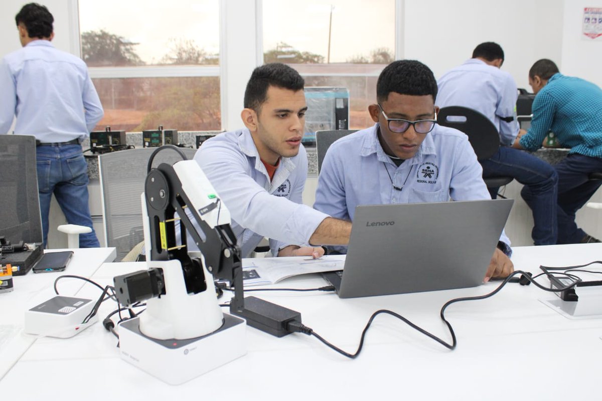 SENAenBolivar's tweet photo. El nuevo #TecnoparquesSENNOVA🏫 promueve y estimula la productividad y competitividad de empresarial regional.  En Bolívar tendrá cuatro líneas de base🌐tecnológica:👉🏼Ingeniería y Diseño, Biotecnología y Nanotecnología, Electrónica y Telecomunicaciones y Tecnologías Virtuales. https://t.co/Ud1op2qWnF