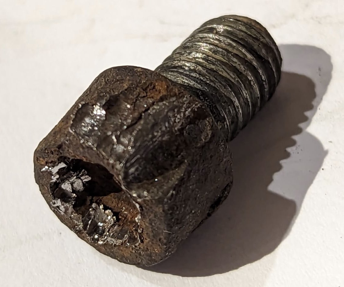 no1bloke's tweet image. This tried to ruin my day, but I didn’t let it get the better of me #trytryagain plus I’d had great #customerservice @LKQEuroCarParts #eurocarparts in Harrogate this morning so nothing was going to get me down #Volkswagen #LT35 #handbrake #MOT I won in the end #vanlife #mechanic