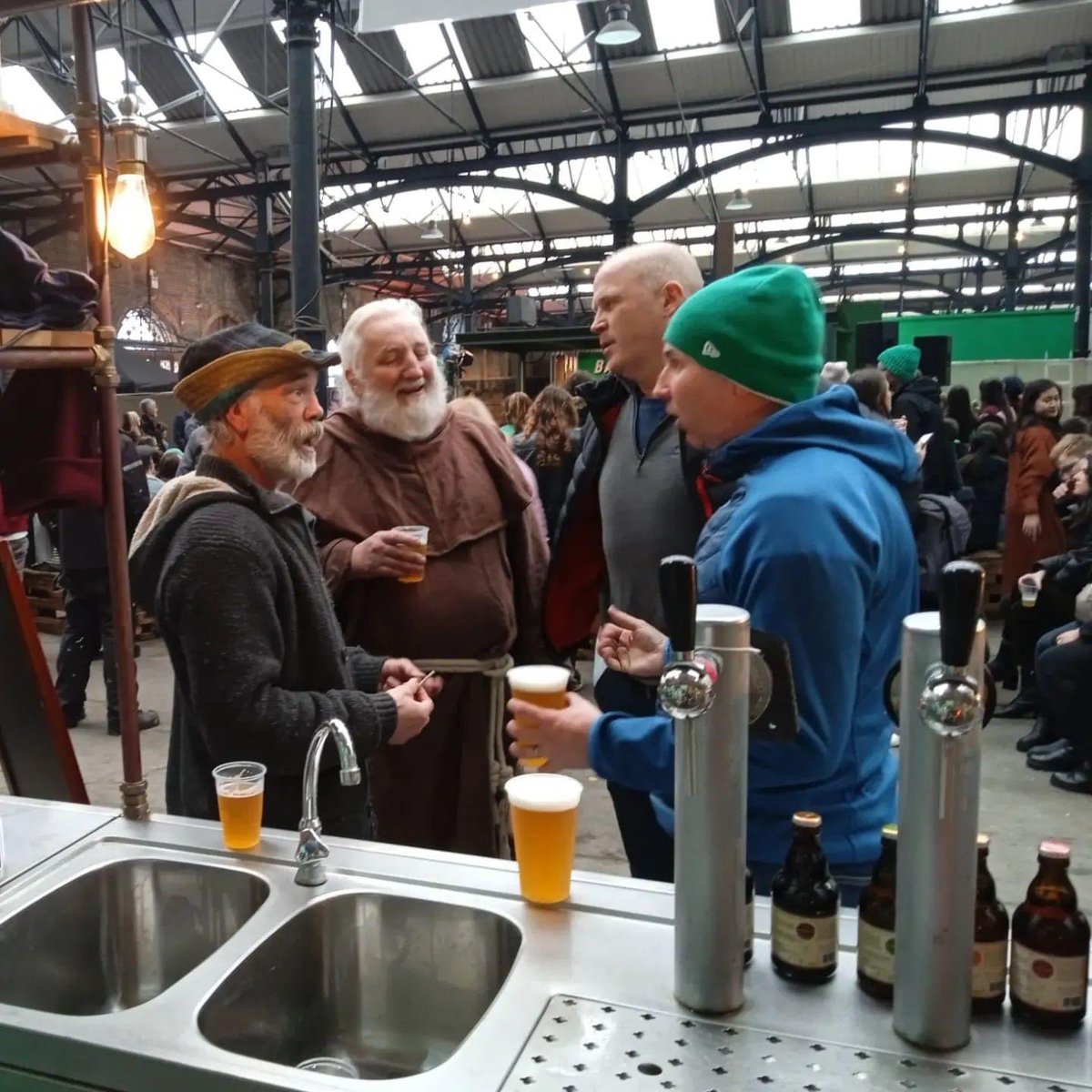 mescanbrewery's tweet photo. Great to see you today and have the chats @ronanosnodaigh Beannachtaí na Féile Pádraig ort
#Mescan #meauldflower https://t.co/svVMiX4wyt
