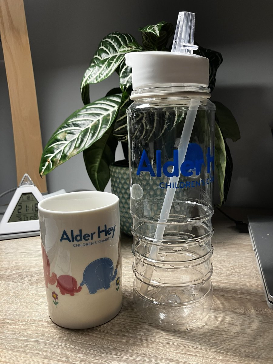 AlisonSJones5's tweet photo. Lovely to see Anna, Lindsay, Alex, Bron and meet so many others. Thank you for the warm welcome and I look forward to having these on my work desk!! Keep in touch and remember the resources on the website #LfEQI https://t.co/P3n3LOlvdN @LfEcommunity https://t.co/P18D9KwALB