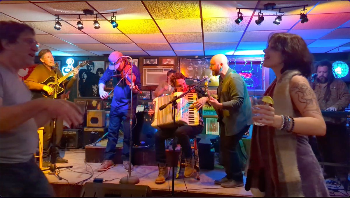 jerbrecht's tweet photo. I have no words for what went down at Bernie’s Hillside Lounge on Wednesday. It would have been enough of a fantastic experience to just sit and listen to the incredible musicians, but to also play on stage with them was a joyful thing. This pic sums up the night. Videos to come https://t.co/gThmBOLCar