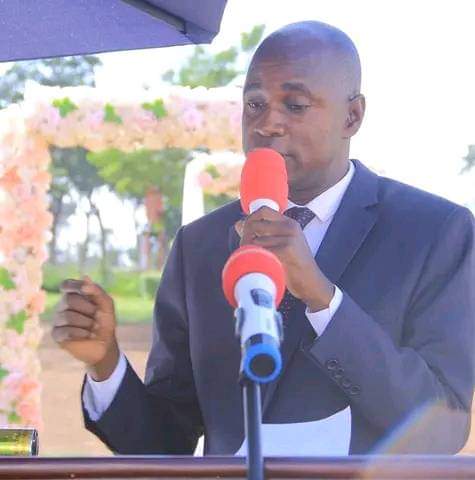 PrinceJuliusk's tweet photo. #SadNews The Hoima LC 5 Chairperson Mr Kirungi Kadiri has been involved in a nasty accident and died on spot together with his body guard. https://t.co/ASqCzaOUZH