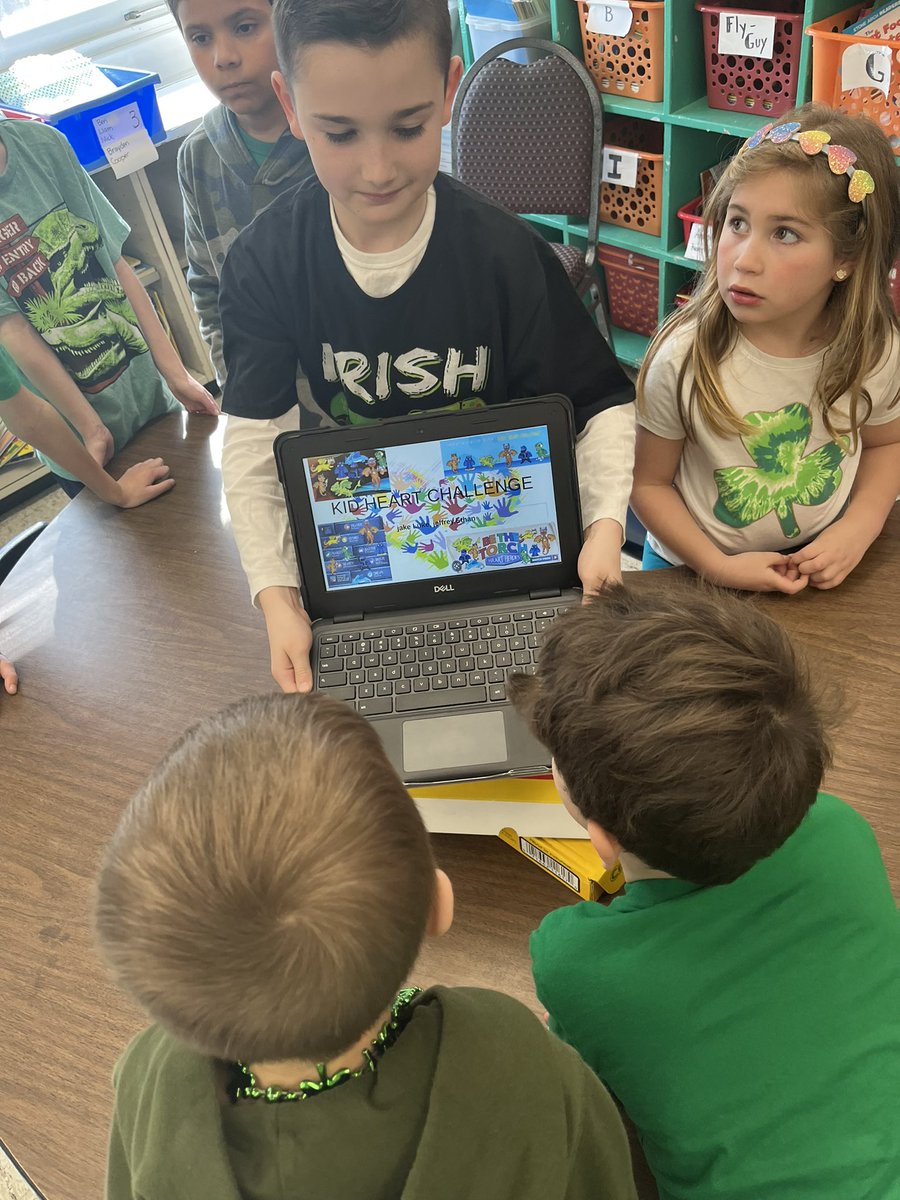 JaneSieg's tweet photo. 4th & 5th grade Ss @NewMonmouthElem sharing their google slide presentations promoting the #kidsheartchallenge with our K & 1 friends @MrAlessiMiddPE @TaraGarzone @MrsDOrozco #bethetorch #mtpspride https://t.co/y7qGZhope5