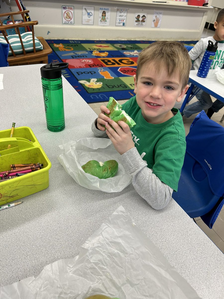 MrsFerrari2's tweet photo. Thank you @BrookdaleHSA for our green bagels! 🍀 https://t.co/vXrkXbStwH