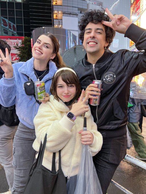 1 pic. Look at the two nerds I just found ??
w/ @serinide @SkoochLoL https://t.co/ZnrNbE6JQD