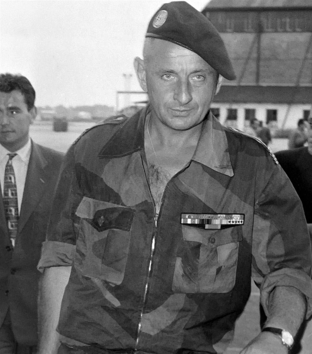 HistoiredeFran7's tweet image. «Adieu ma France tu n'es plus celle que j'ai connue, le pays du respect des valeurs, de l'hymne et du drapeau, le pays de la fierté d'être français. Adieu ma France, des trafics en tous genres, du chômage, de l'islamisme, de la polygamie, du laxisme, de la permissivité» 

Bigeard