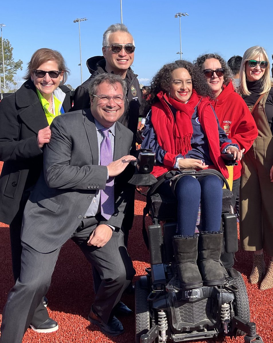 Gina Papan tweet media