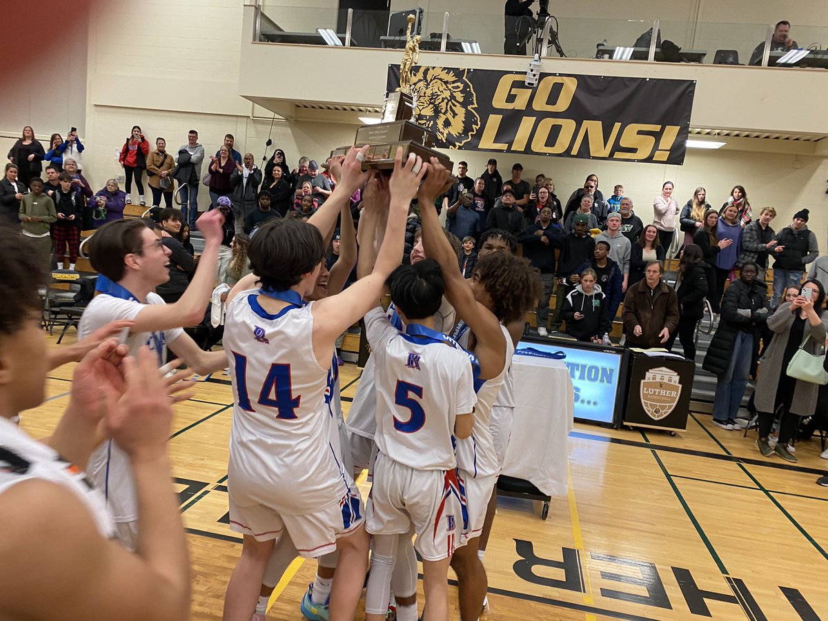 RiffelRoyals's tweet photo. History was made last night. Double R’s with the double W’s. We are so immensely proud of the team, coaches, players families and Riffel family who supported these squads. What a night. ⚪️🔵🔴🏀 https://t.co/PRPtdsOzDs