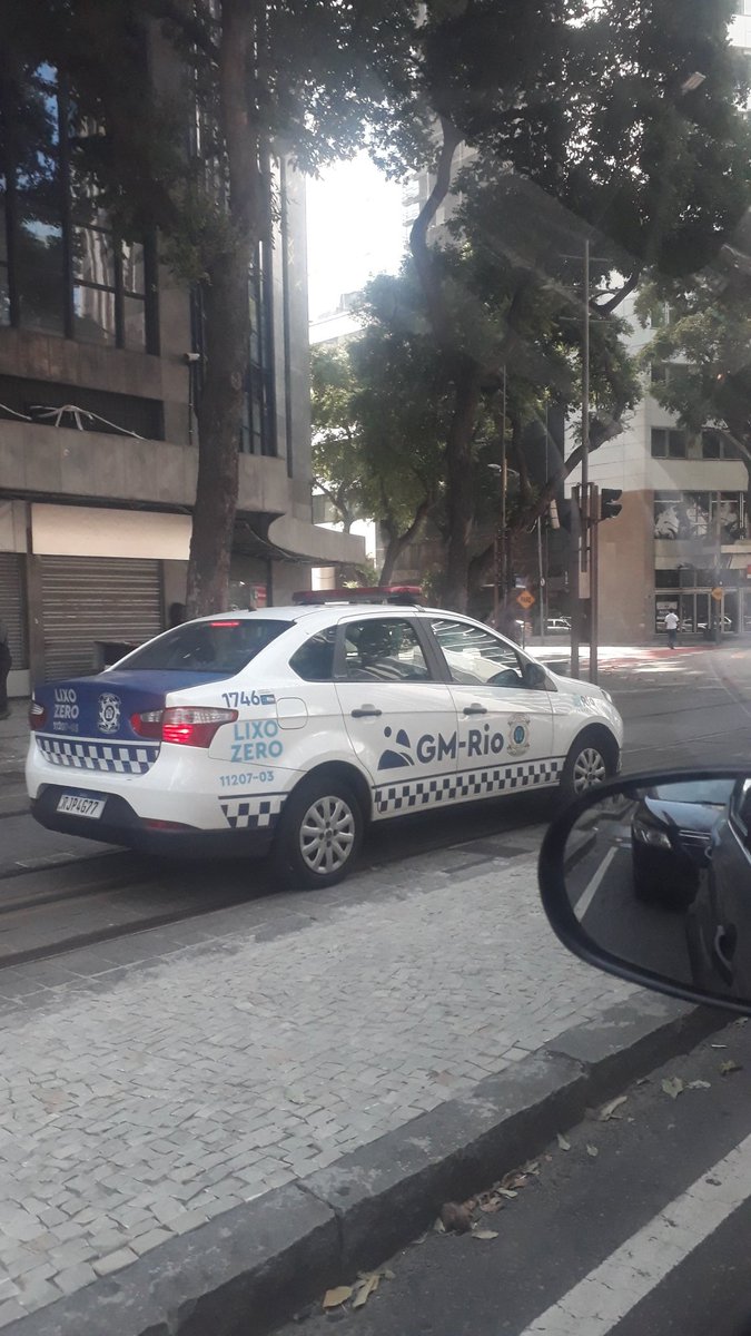 WanderNorberto's tweet photo. @Prefeitura_Rio Se fizer isso no centro do Rio, vão rebocar os próprios carros. Como diz o prefeito "Gente pouco civilizada". https://t.co/Si9smxgFW3