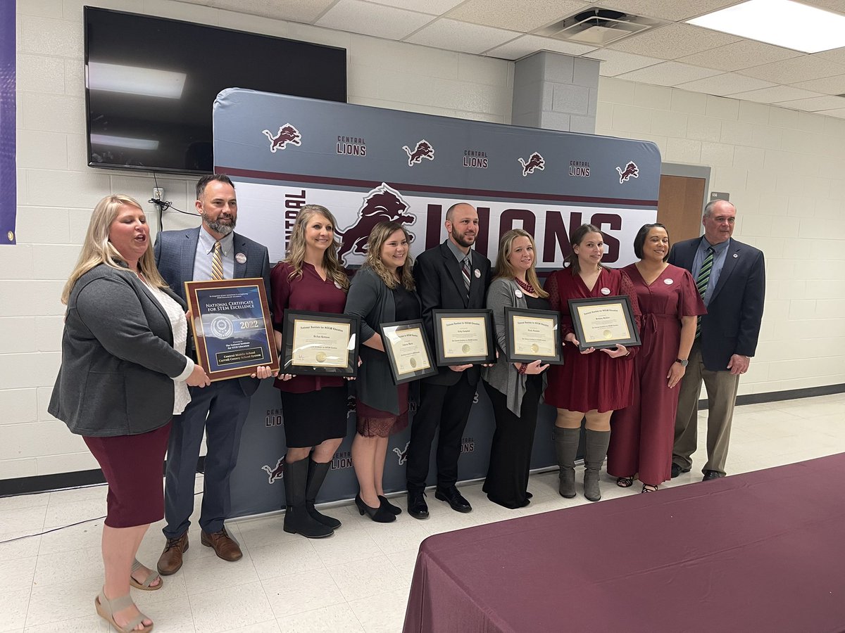 scottkcowart44's tweet photo. Congratulations to Central Middle School on recognition as a National STEM  Certified School! Premier teachers and leaders focused on positively changing lives!  #LionStrong #24STRONG https://t.co/WSYpOkxegg
