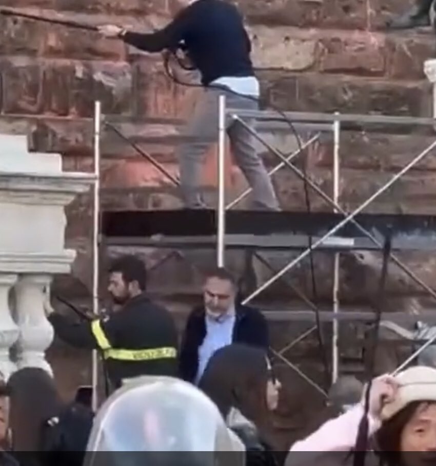 una_sfumatura_di_grigio tweet media