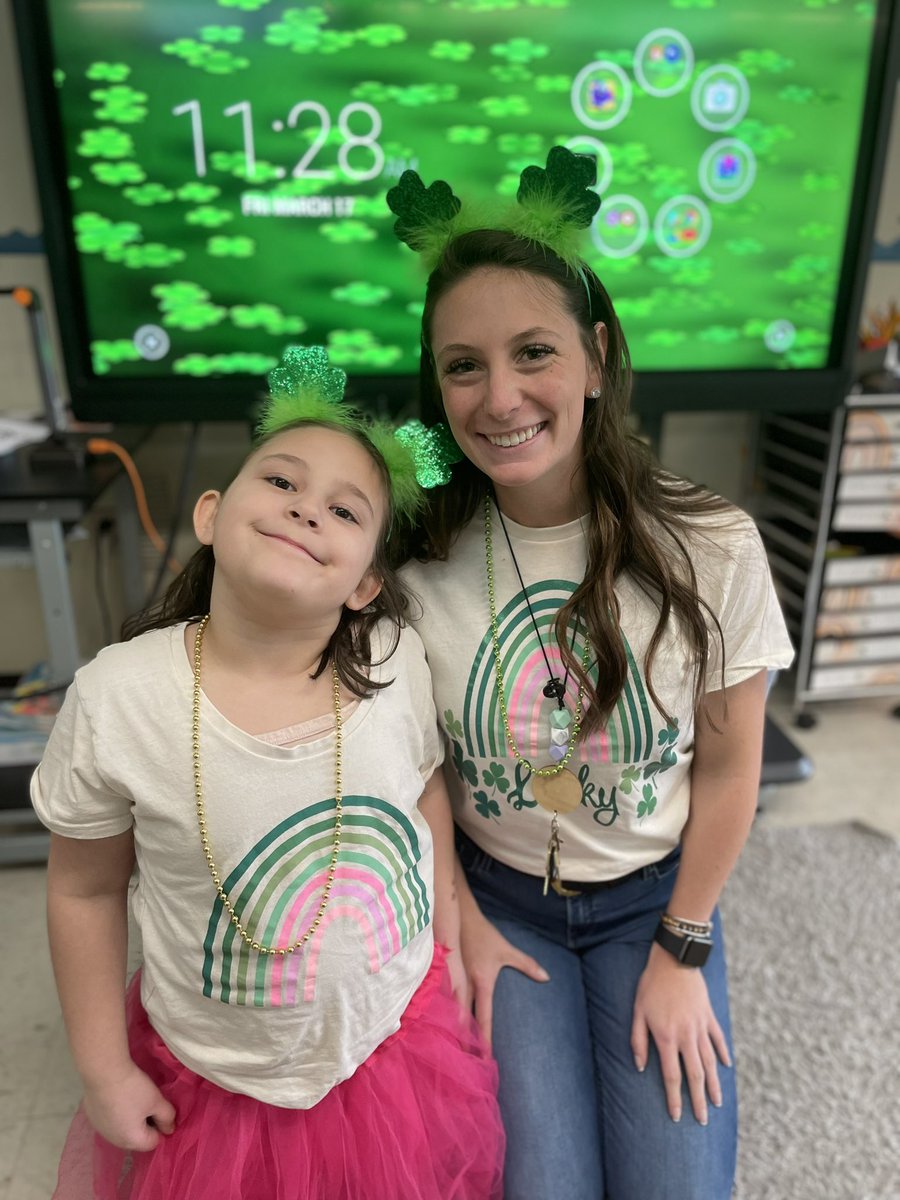 MissRomanoo's tweet photo. How lucky am I to get to spend St. Patrickβs Day with the cutest & silliest kids in town? #luckyteacher #secondgradefun πβοΈ https://t.co/TfTTPlUZxq