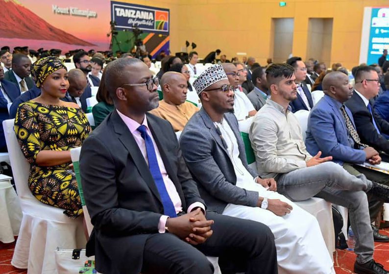 OfficialAliKiba's tweet photo. Mapema leo, nilipata fursa ya kuwa sehemu ya waalikwa katika uzinduzi wa Jukwaa la Mifumo ya Chakula Barani Afrika, 2023(Africa Food Systems Forum 2023), Ikulu, DSM. 
Naamini kwa uongozi wa Rais @SuluhuSamia na waziri @HusseinBashe TZ itapiga hatua kubwa katika sekta ya kilimo. https://t.co/YozPMb2D0l