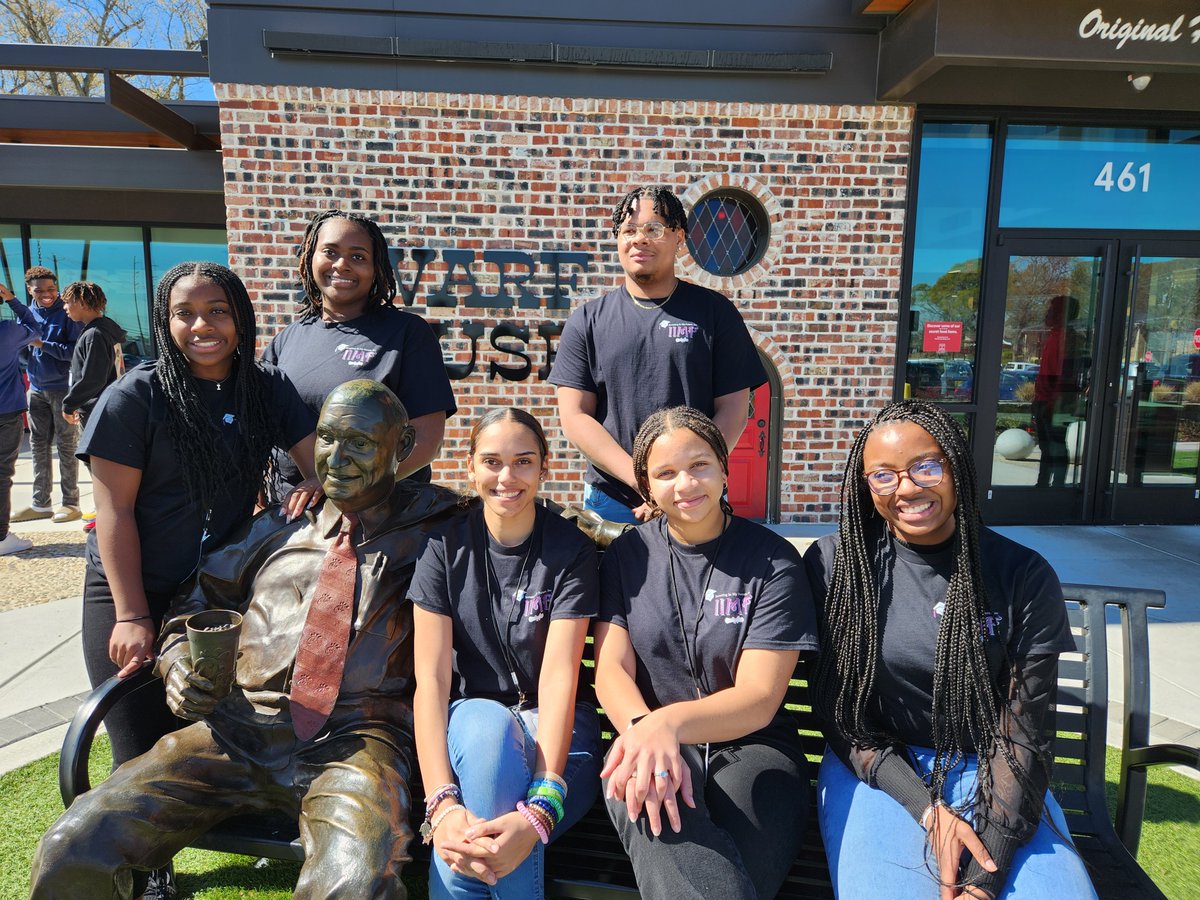 IIMFDesMoines's tweet photo. Today our HBCU tour got to visit Lawson State Community College! We even got the opportunity to do 45 push ups for a swag bag 😁 #HBCUTour #IIMF #HBCU2023 https://t.co/H62bualMYg