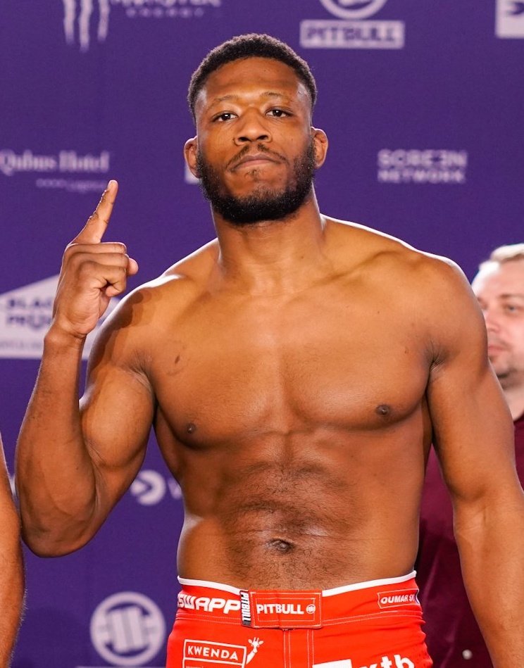 MMArena_'s tweet image. SOUMISSION PREMIER ROUND POUR OUMAR SY 🇨🇵