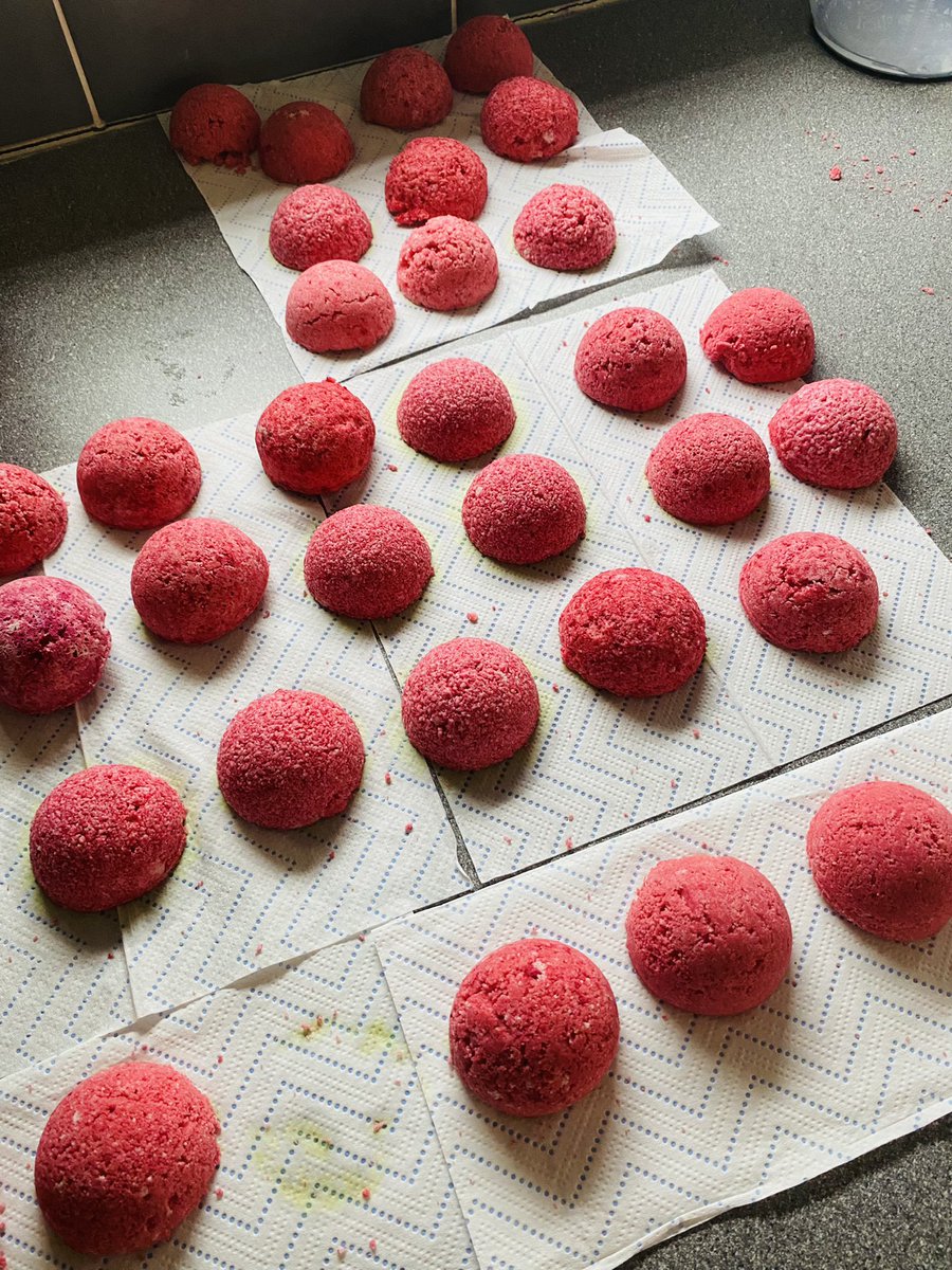 BubsyTownhill's tweet photo. Y6 have had a lovely day linking Science week with Red Nose Day! 🔴We made 70 ‘Red Nose’ bath bombs and everyone took one home🛁😊 We followed a recipe and measured the ingredients independently! #tcsyear6 #TCSST #TCSMN #RedNoseDay #tcsscienceweek https://t.co/Faygt2r4Sg