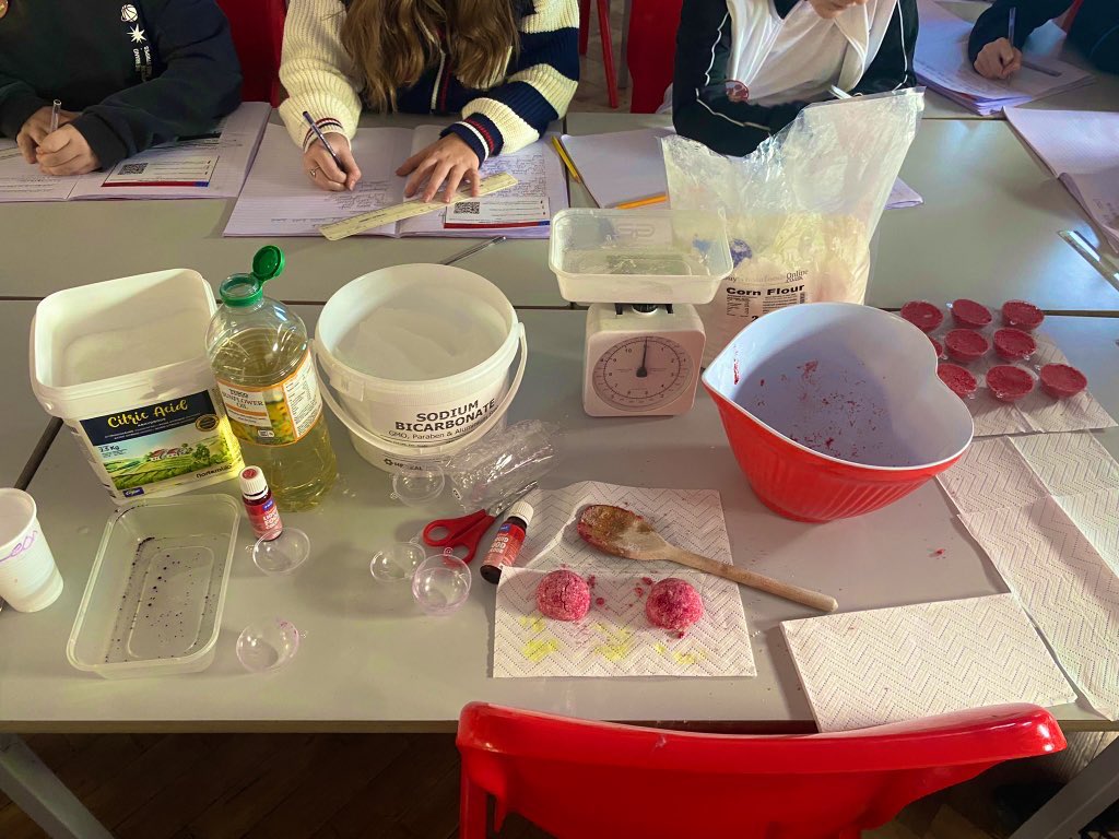 BubsyTownhill's tweet photo. Y6 have had a lovely day linking Science week with Red Nose Day! 🔴We made 70 ‘Red Nose’ bath bombs and everyone took one home🛁😊 We followed a recipe and measured the ingredients independently! #tcsyear6 #TCSST #TCSMN #RedNoseDay #tcsscienceweek https://t.co/Faygt2r4Sg