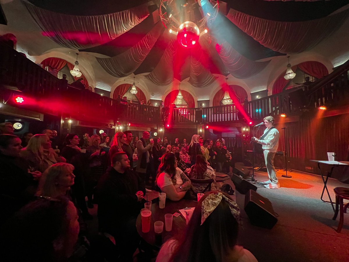 Live at The Bedford❗️

What a great night singing to you lovely lot and playing all my new music (Which is definitely coming out this year after the lovely feedback)

Not gonna lie I’m still buzzing that I got to sing on a stage that Ed Sheeran &amp; bloody U2 sung on 🤣