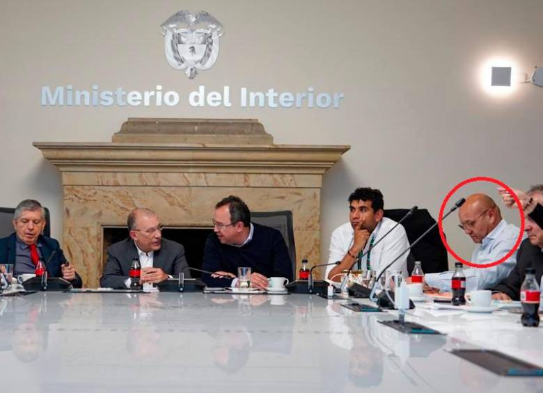 ValenciaNels0n's tweet photo. Ustedes se imaginan a futuro una #ListaCerrada en la que @DavidRacero tendría un puesto privilegiado para seguir defendiendo quién sabe que cosas como las que propso su tío José Luis Mayorga, señalado como uno de los responables de la crisis que generó el mal manejo de #MEDIMAS ? https://t.co/qXw8qun9Mh