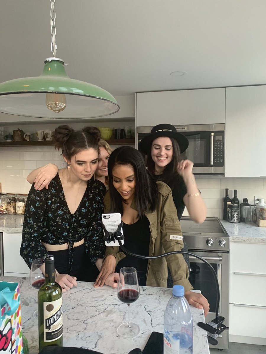 YOU GUYS ITS BEEN 4 YEARS @AzieTesfai @NicoleAMaines @AndreaKBrooks I MISS YOU ALL SO MUCH